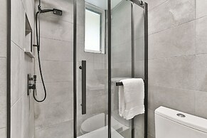 Lovely 1BR - 5mins from Laurier Metro