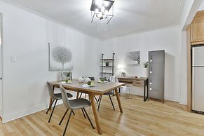 Lovely 1BR - 5mins from Laurier Metro