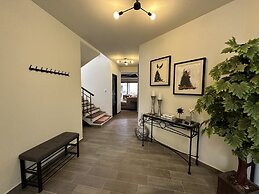 Escape to Private & Safe 5Bed with Pools