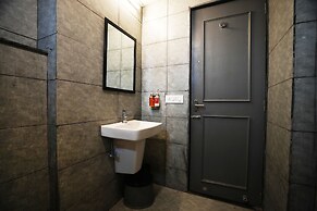 Hotel Townhouse @Udaipur City Railway Station