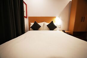 Hotel Townhouse @Udaipur City Railway Station