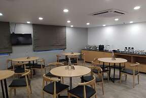 Hotel Townhouse @Udaipur City Railway Station