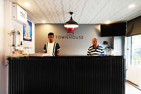 Hotel Townhouse @Udaipur City Railway Station