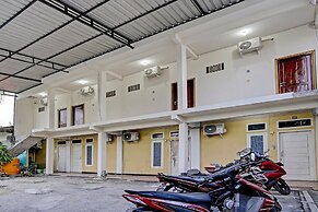 OYO 91653 Grand Syariah Hagawa Lamongan Near SPORT CENTER LAMONGAN