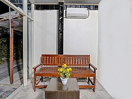 OYO 91653 Grand Syariah Hagawa Lamongan Near SPORT CENTER LAMONGAN