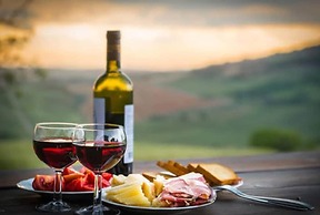 Captivating 4-bed Chalet Las Casitas en el Aire