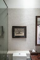 42 Lighthouse Street