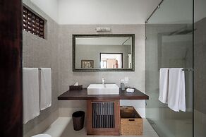 42 Lighthouse Street