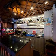 Luniva Restaurant And Guest House