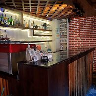 Luniva Restaurant And Guest House