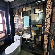 Luniva Restaurant And Guest House