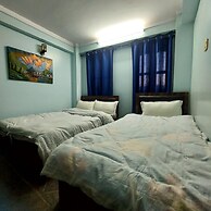 Luniva Restaurant And Guest House