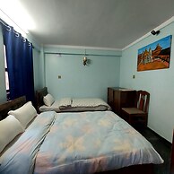 Luniva Restaurant And Guest House