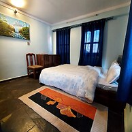 Luniva Restaurant And Guest House