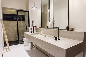 Luxury Beachside Villa Modern in Canggu