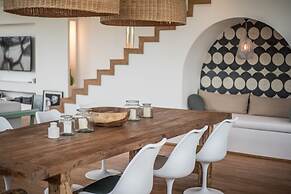 Luxury Beachside Villa Modern in Canggu