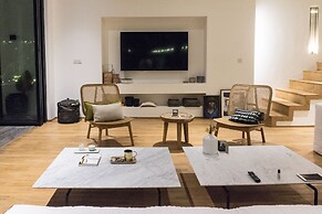 Luxury Beachside Villa Modern in Canggu