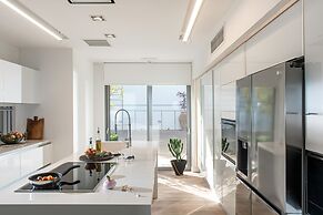 Lady Sea Villa - 6 Bedroom SeaView Villa