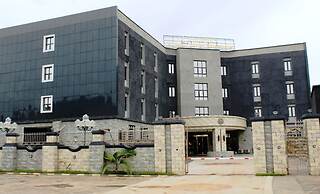 Candellux Imperial Hotel and Suites