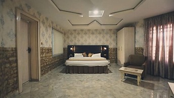 Candellux Imperial Hotel and Suites