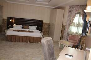 Candellux Imperial Hotel and Suites