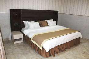 Candellux Imperial Hotel and Suites