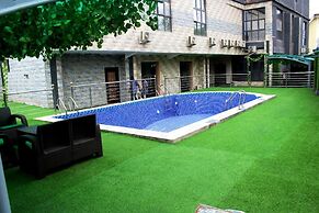 Candellux Imperial Hotel and Suites