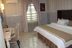 Candellux Imperial Hotel and Suites