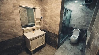 Candellux Imperial Hotel and Suites