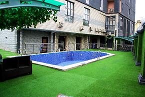 Candellux Imperial Hotel and Suites