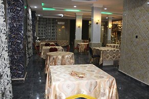 Candellux Imperial Hotel and Suites