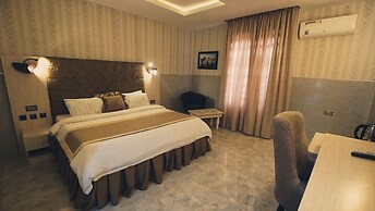 Candellux Imperial Hotel and Suites