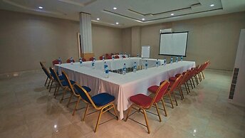 Candellux Imperial Hotel and Suites