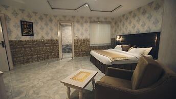 Candellux Imperial Hotel and Suites