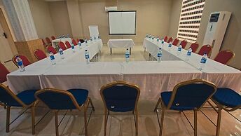 Candellux Imperial Hotel and Suites