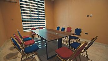 Candellux Imperial Hotel and Suites