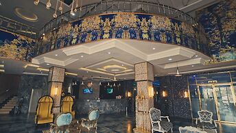 Candellux Imperial Hotel and Suites