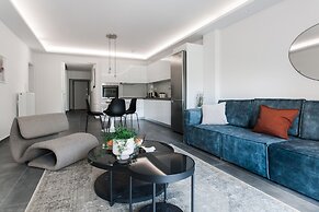 Stellar 3BR Apartment with Balcony