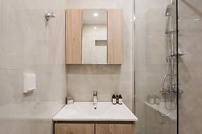 Stellar 3BR Apartment with Balcony