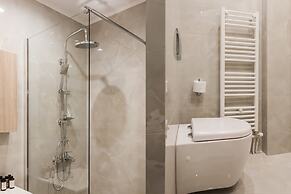 Stellar 3BR Apartment with Balcony