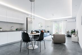 Stellar 3BR Apartment with Balcony