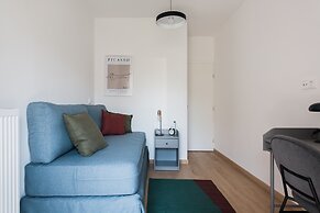 Stellar 3BR Apartment with Balcony