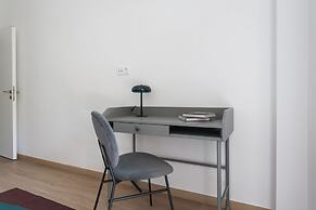 Stellar 3BR Apartment with Balcony