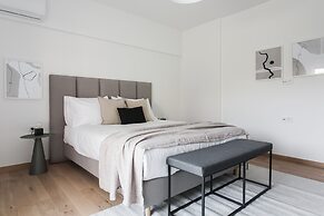 Stellar 3BR Apartment with Balcony