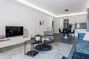 Stellar 3BR Apartment with Balcony