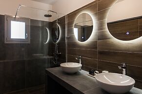 Stellar 3BR Apartment with Balcony