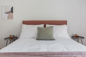 Stellar 3BR Apartment with Balcony