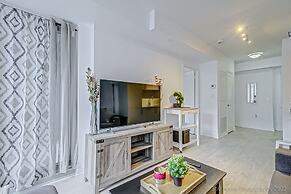 Minto - Modern Suite in King West Neighborhood