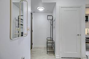 Minto - Modern Suite in King West Neighborhood