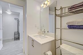 Minto - Modern Suite in King West Neighborhood